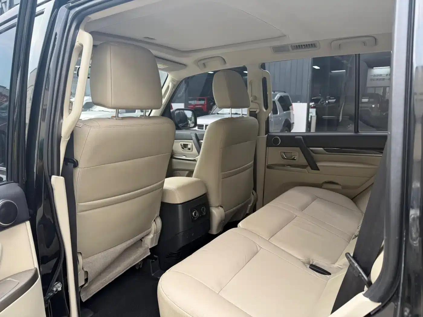 2018 Pajero Imported 3.0L Automatic Luxury Edition — миниатюра 5