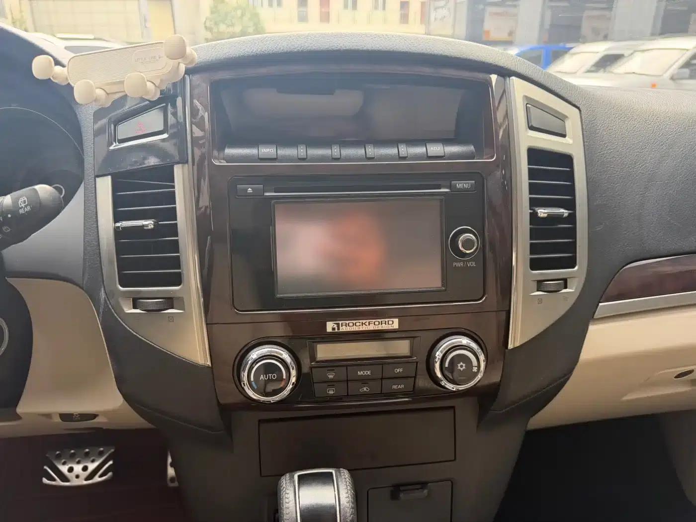 2018 Pajero Imported 3.0L Automatic Luxury Edition — миниатюра 7