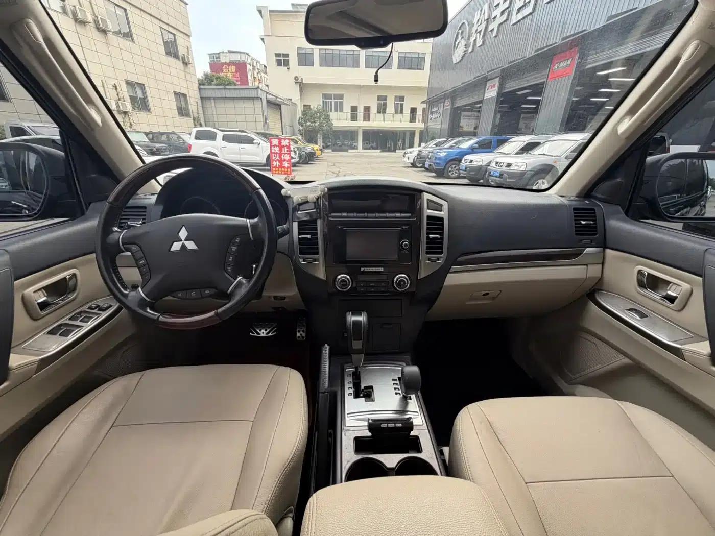 2018 Pajero Imported 3.0L Automatic Luxury Edition — миниатюра 9