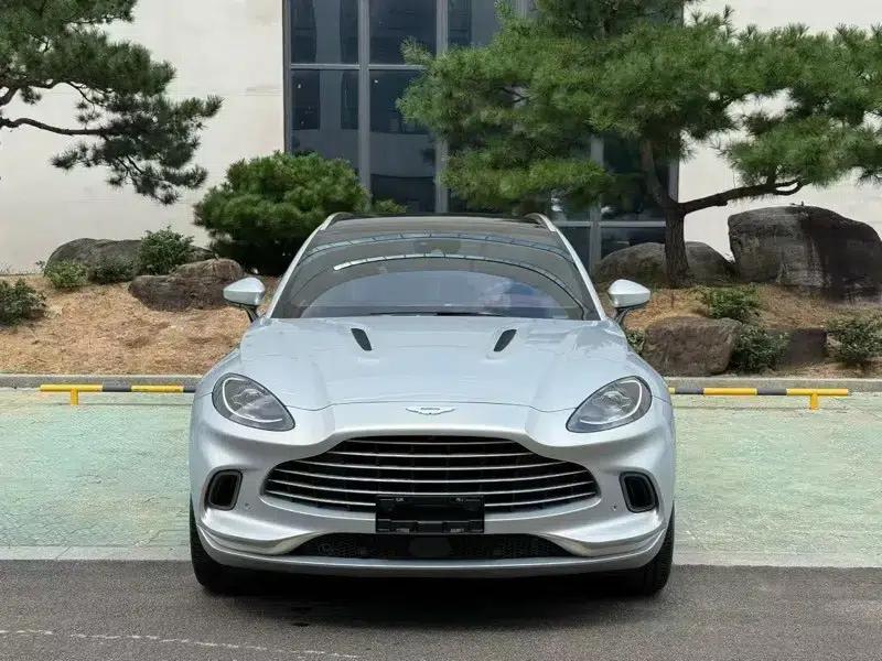 Aston Martin DBX 2023 3.0T STRAIGHT SIX — миниатюра 2