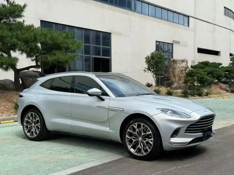 Aston Martin DBX 2023 3.0T STRAIGHT SIX — миниатюра 3