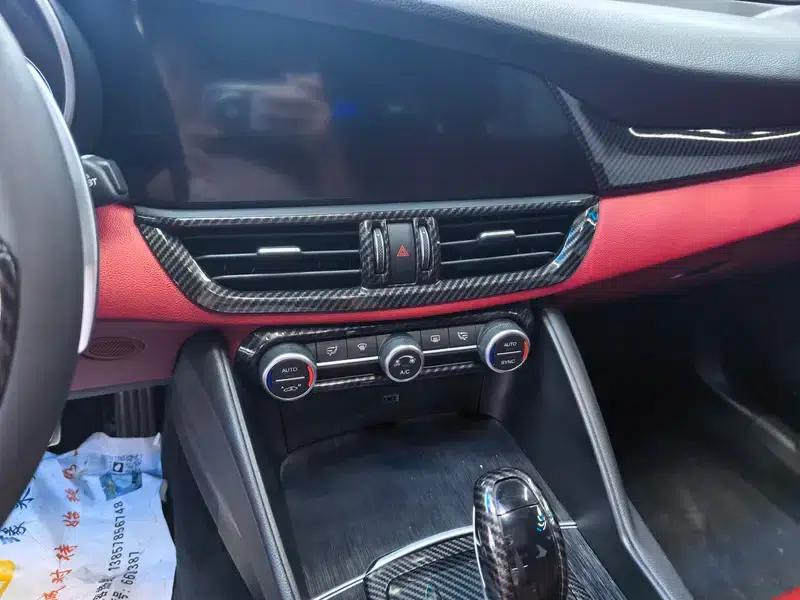 Giulia Juliet 2019 2.0T 280HP Luxury Edition — миниатюра 7
