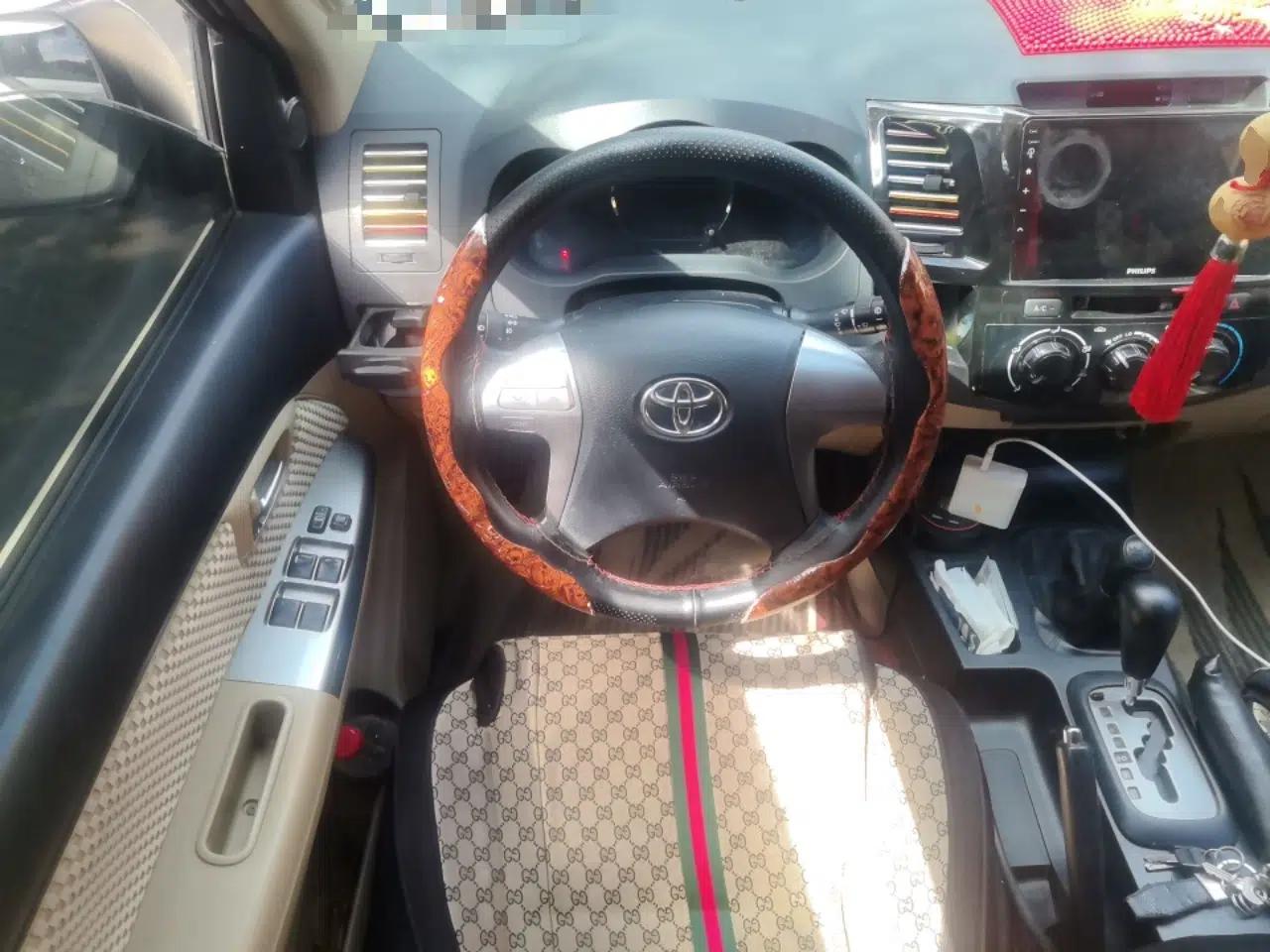 Toyota Fortuner Runner 2.7 Automatic 7-Seater (Parallel Import) — миниатюра 10