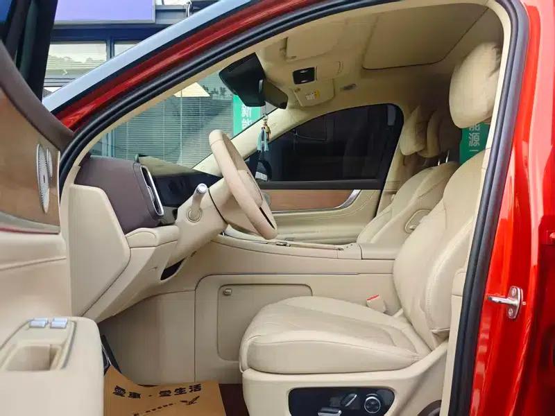 Wenjie M9 2024 Ultra Range Extended 6-Seater — миниатюра 18