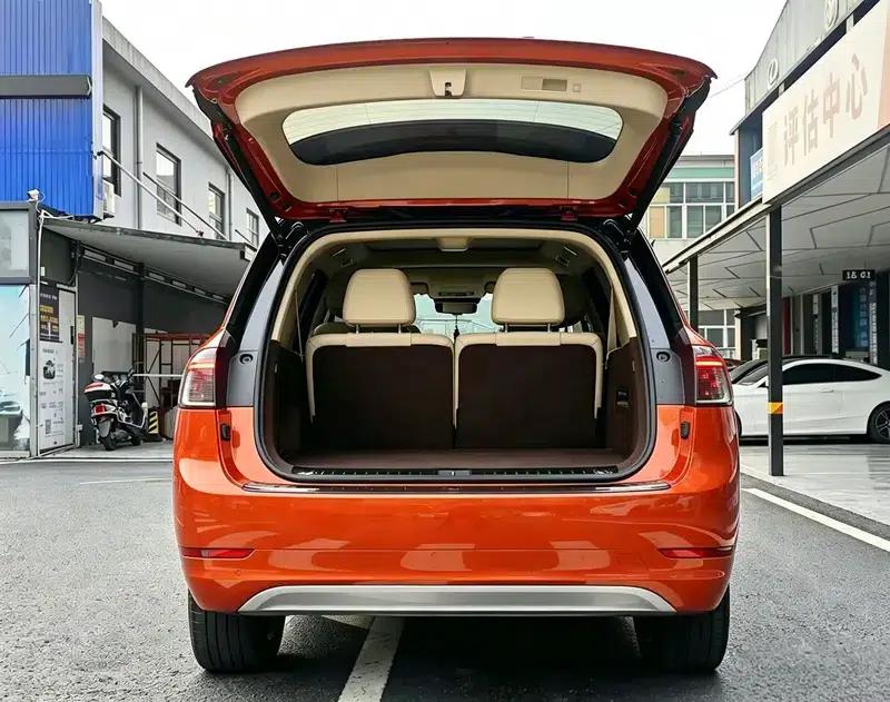 Wenjie M9 2024 Ultra Range Extended 6-Seater — миниатюра 21
