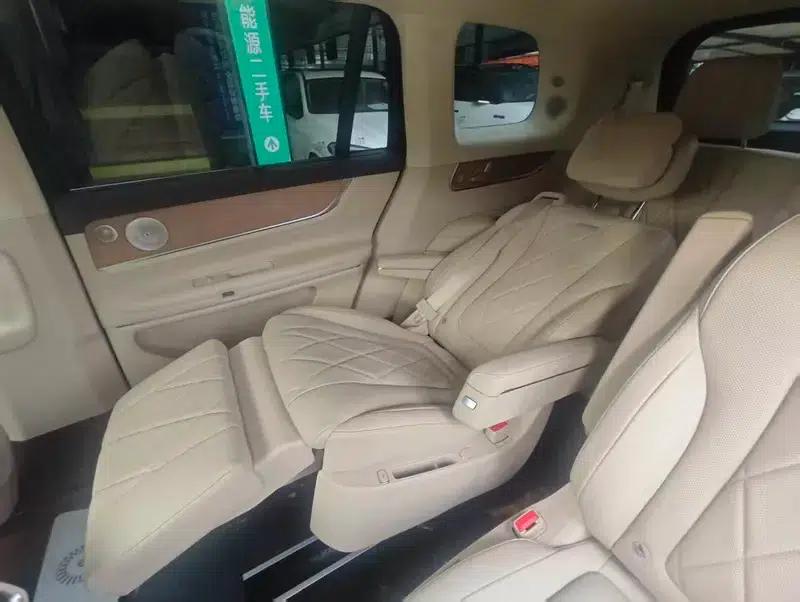 Wenjie M9 2024 Ultra Range Extended 6-Seater — миниатюра 22