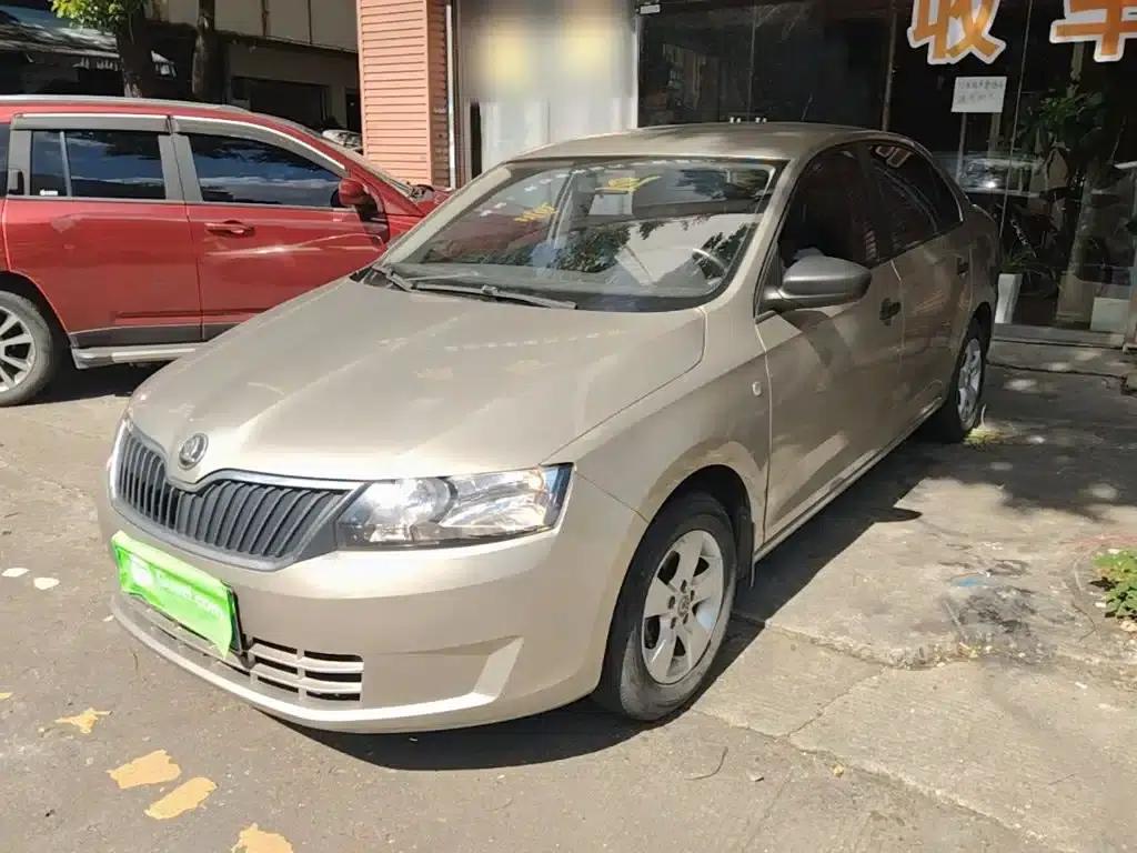 Rapid 2015 1.6L Manual Comfortline — миниатюра 1