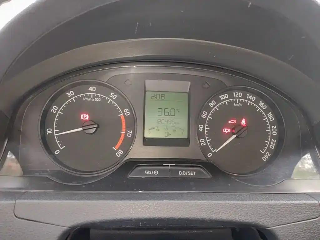 Rapid 2015 1.6L Manual Comfortline — миниатюра 12