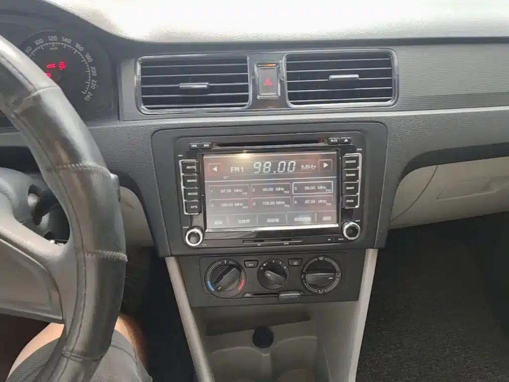 Rapid 2015 1.6L Manual Comfortline — миниатюра 13