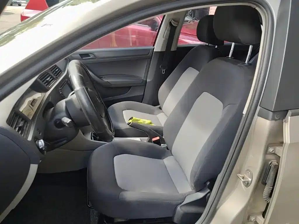 Rapid 2015 1.6L Manual Comfortline — миниатюра 15