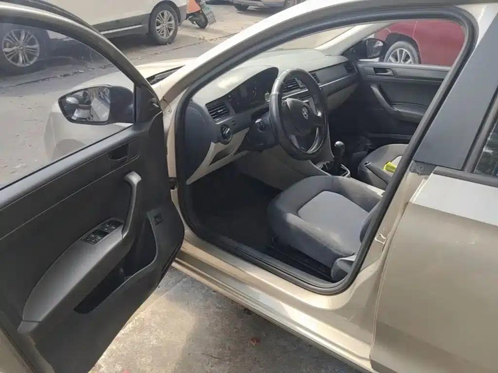 Rapid 2015 1.6L Manual Comfortline — миниатюра 16