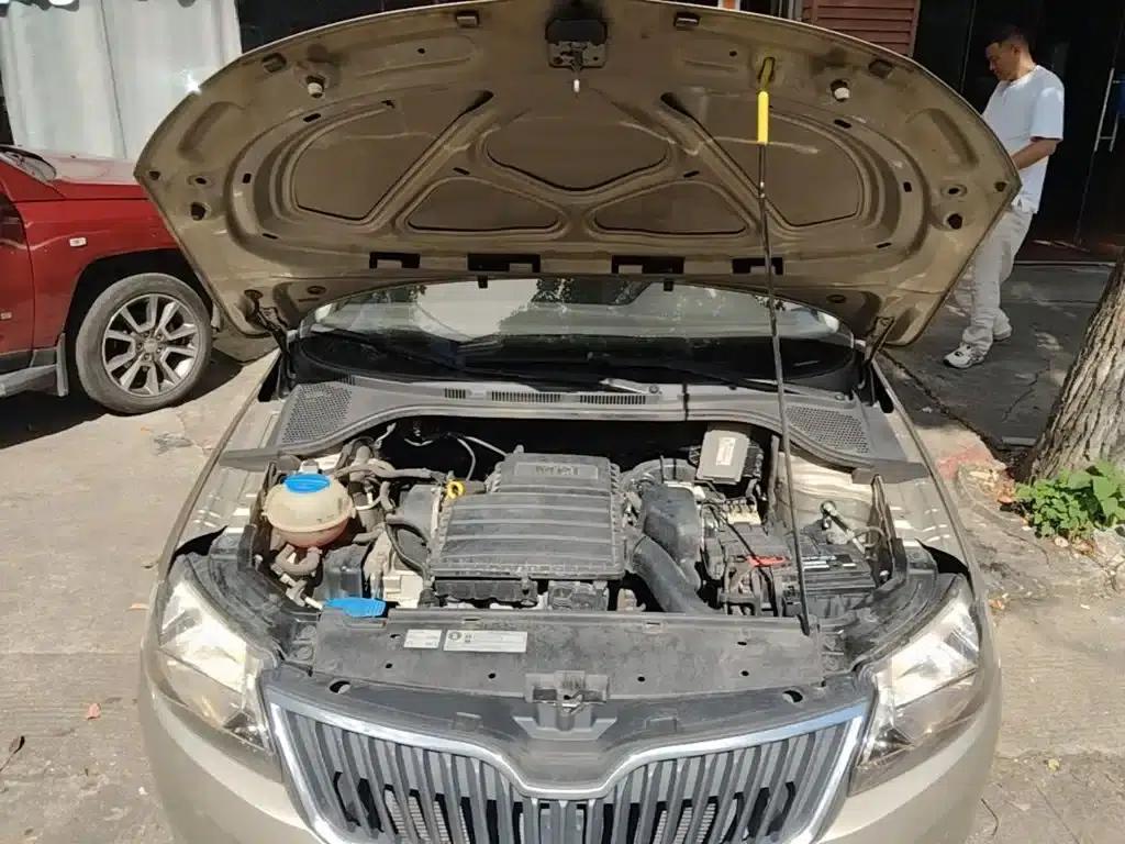 Rapid 2015 1.6L Manual Comfortline — миниатюра 20