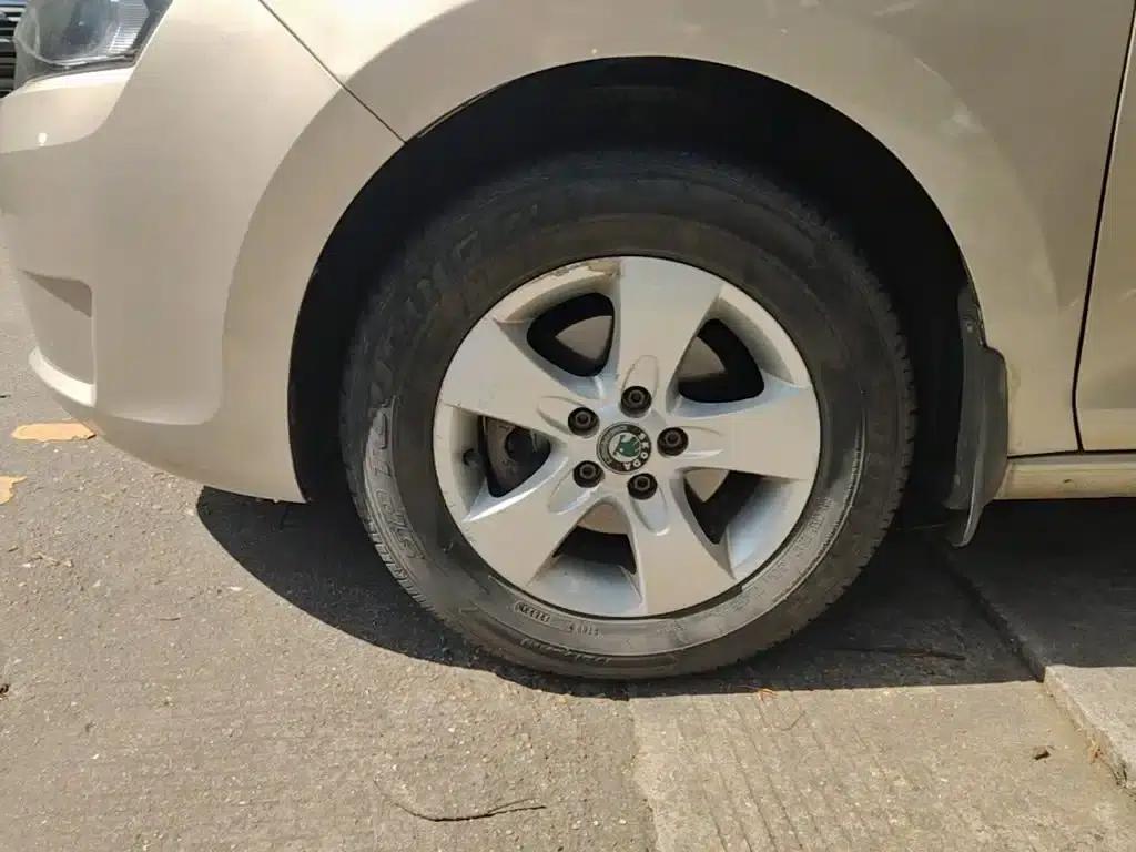 Rapid 2015 1.6L Manual Comfortline — миниатюра 23