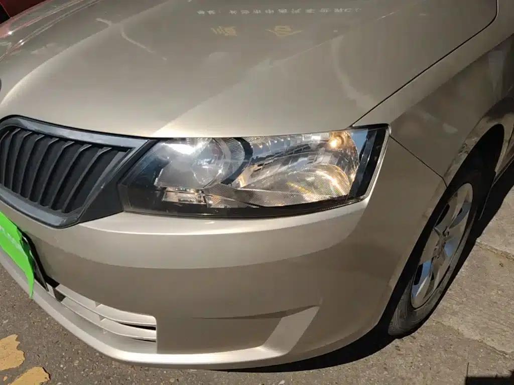 Rapid 2015 1.6L Manual Comfortline — миниатюра 24