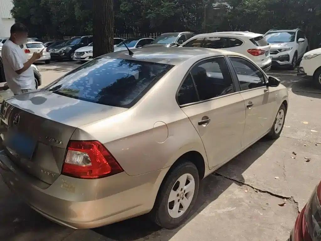 Rapid 2015 1.6L Manual Comfortline — миниатюра 7