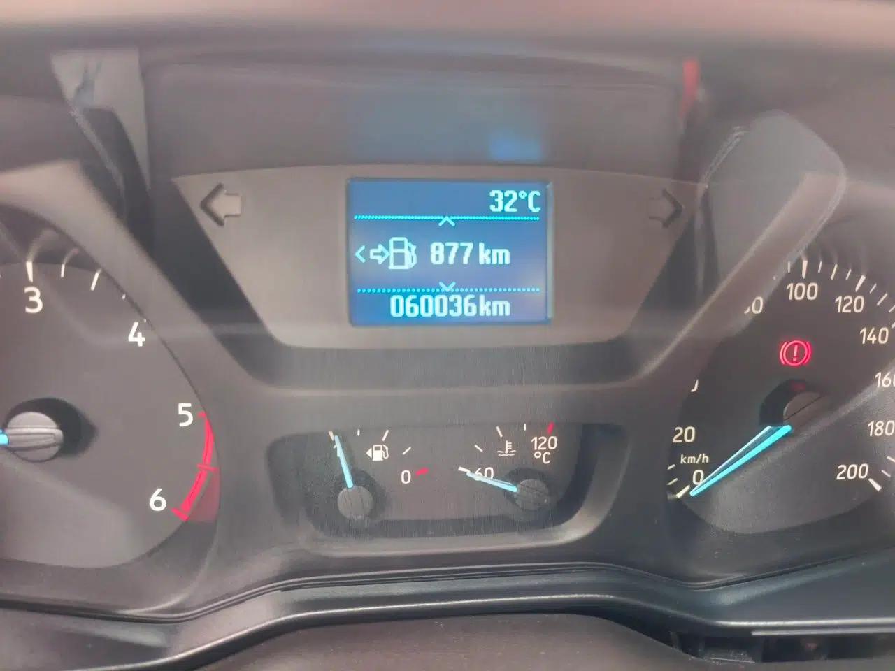 Ford Transit 2017 2.0T Diesel Van Short Wheelbase Low Roof China IV Standard — миниатюра 12