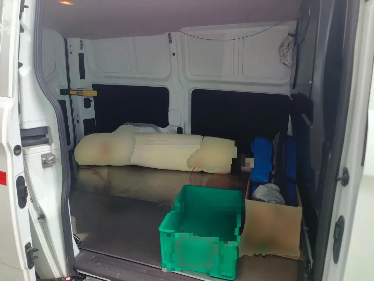 Ford Transit 2017 2.0T Diesel Van Short Wheelbase Low Roof China IV Standard — миниатюра 17