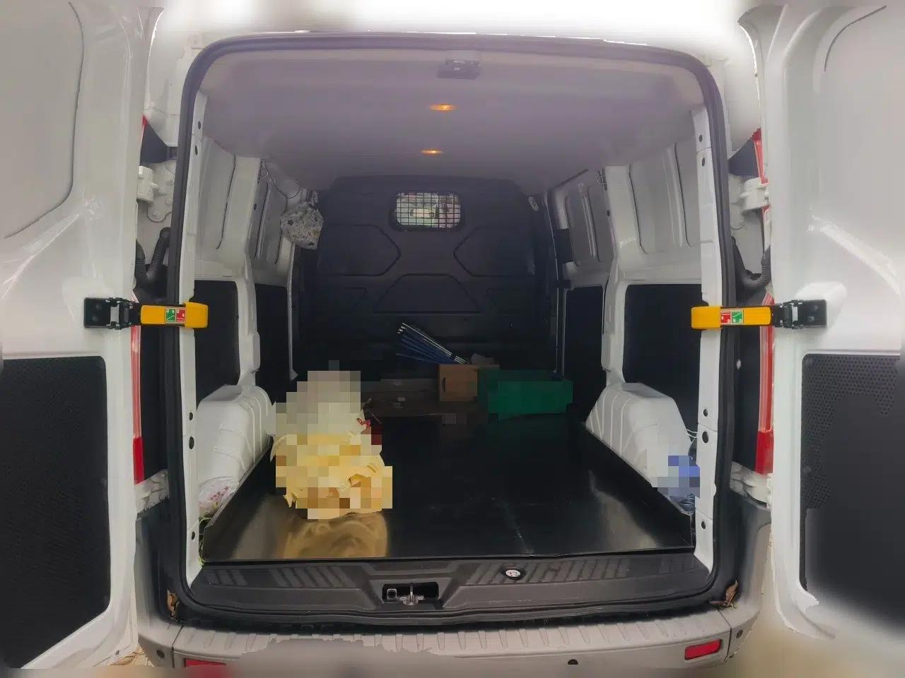 Ford Transit 2017 2.0T Diesel Van Short Wheelbase Low Roof China IV Standard — миниатюра 19