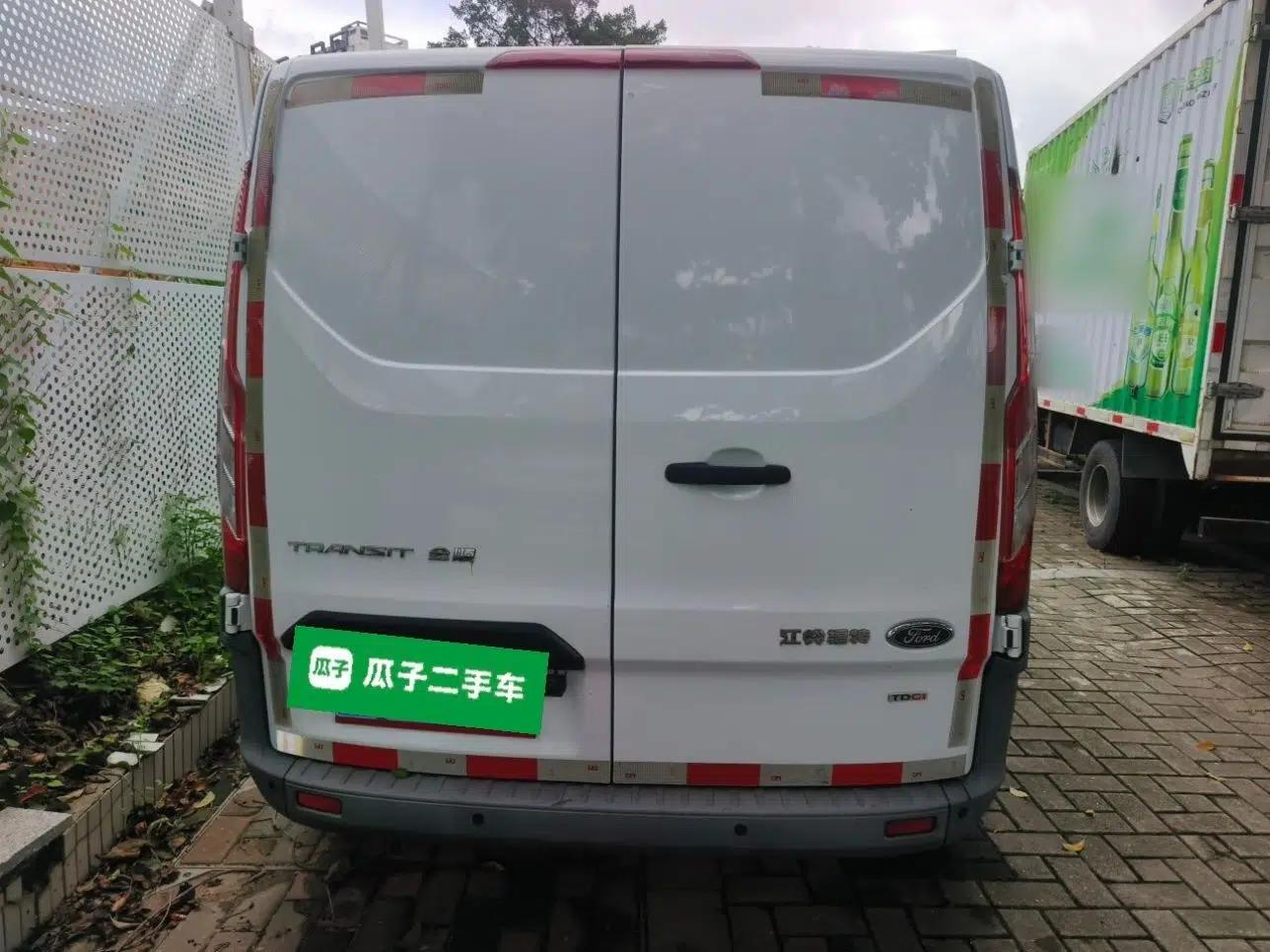 Ford Transit 2017 2.0T Diesel Van Short Wheelbase Low Roof China IV Standard — миниатюра 5