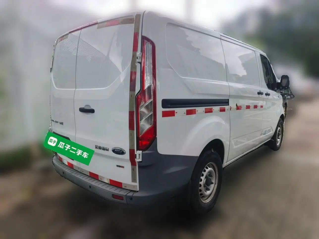Ford Transit 2017 2.0T Diesel Van Short Wheelbase Low Roof China IV Standard — миниатюра 6