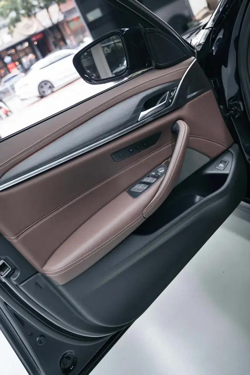 2021 BMW 5 Series Facelift 530Li Leading Edition M Sport Package — миниатюра 12