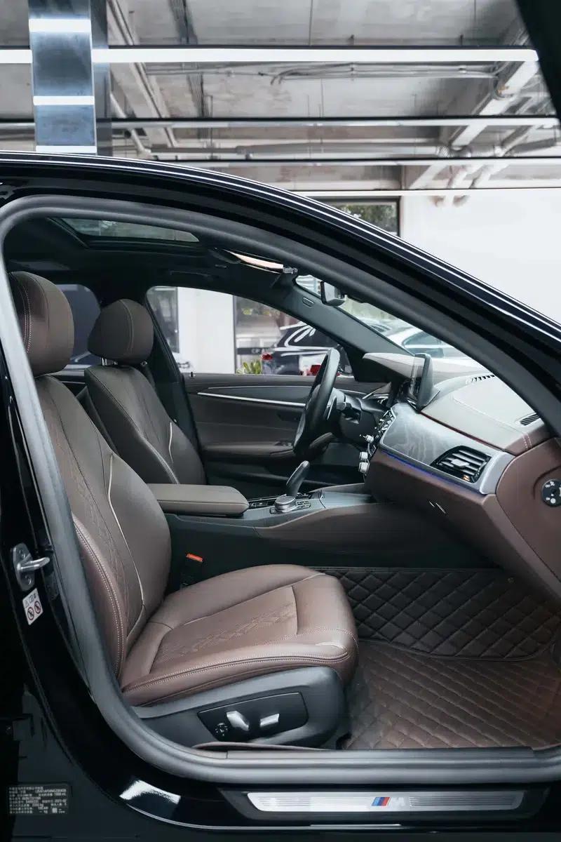 2021 BMW 5 Series Facelift 530Li Leading Edition M Sport Package — миниатюра 14