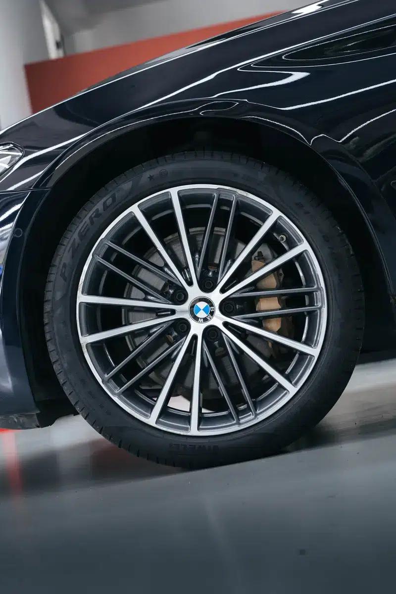 2021 BMW 5 Series Facelift 530Li Leading Edition M Sport Package — миниатюра 16