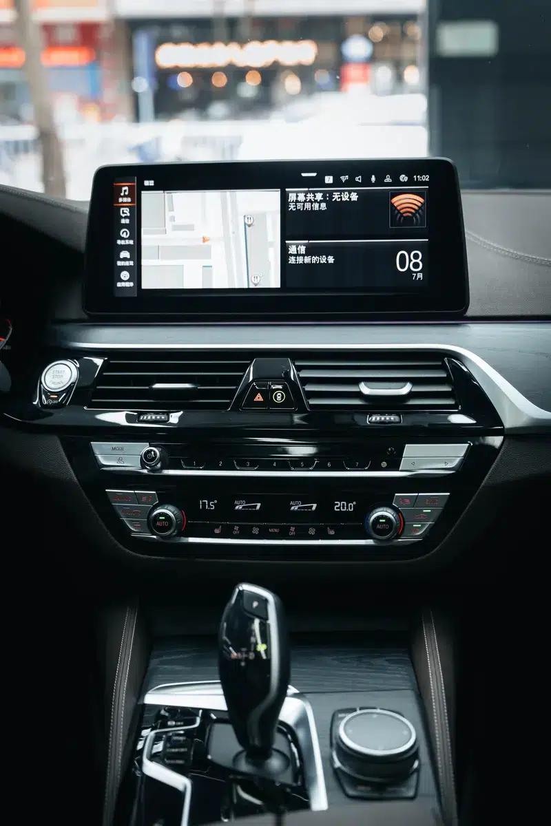2021 BMW 5 Series Facelift 530Li Leading Edition M Sport Package — миниатюра 18