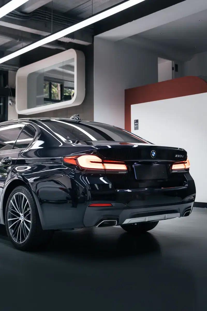 2021 BMW 5 Series Facelift 530Li Leading Edition M Sport Package — миниатюра 3