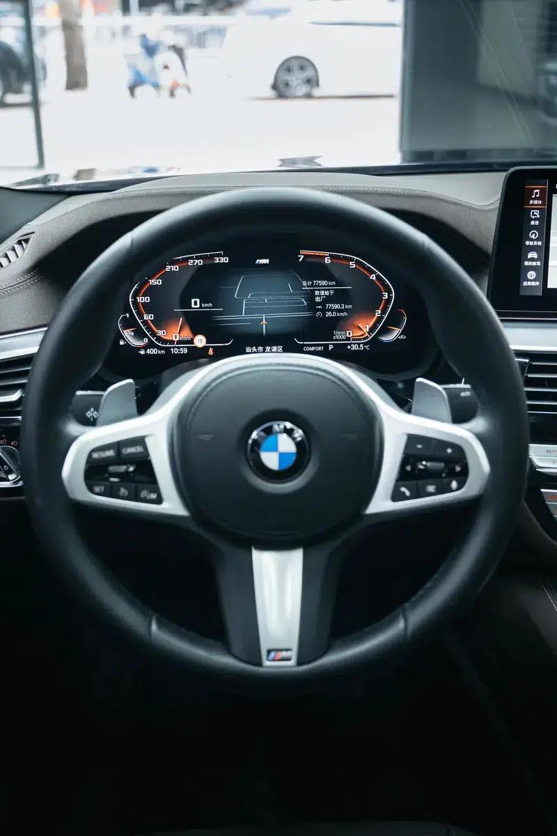 2021 BMW 5 Series Facelift 530Li Leading Edition M Sport Package — миниатюра 21