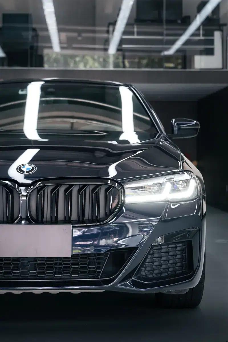 2021 BMW 5 Series Facelift 530Li Leading Edition M Sport Package — миниатюра 8