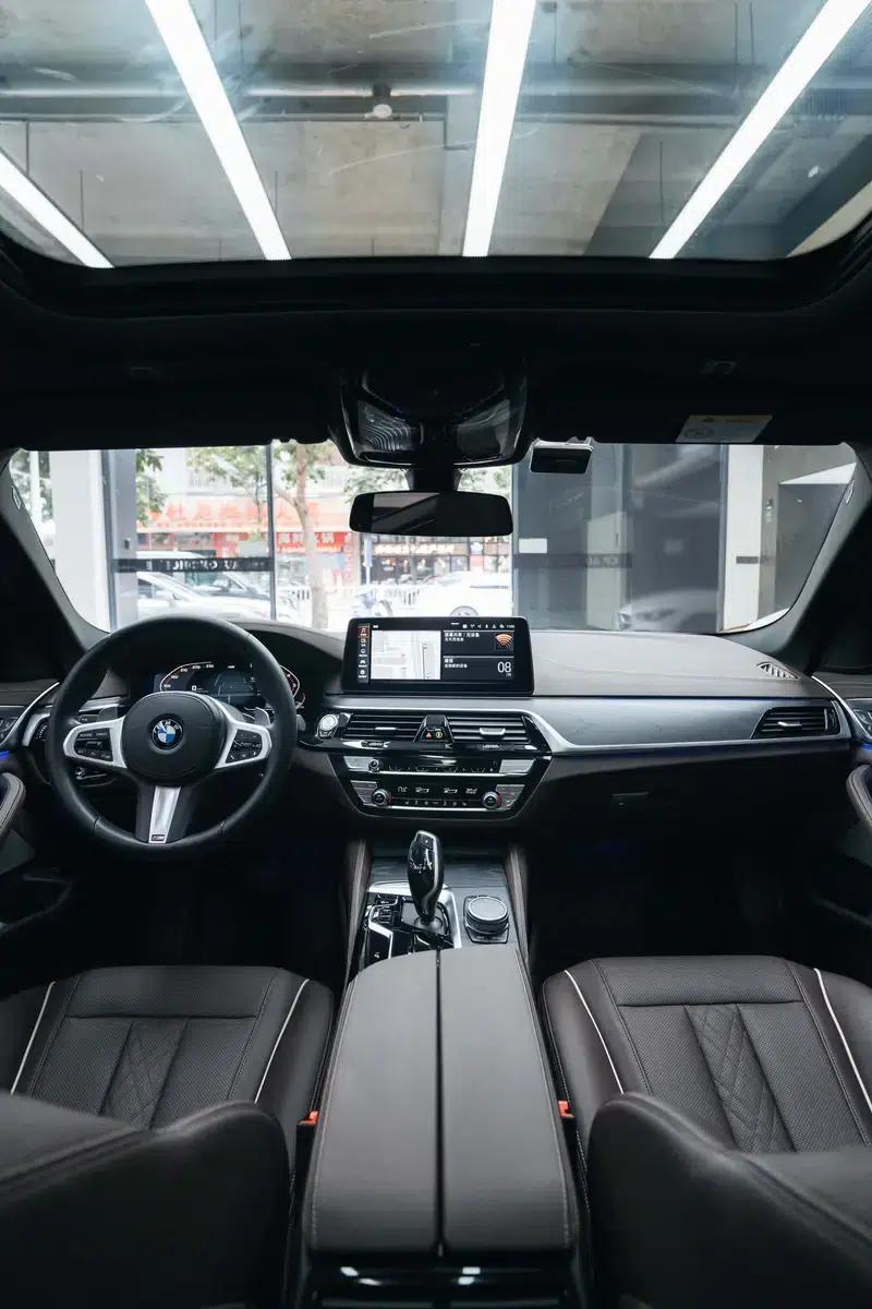 2021 BMW 5 Series Facelift 530Li Leading Edition M Sport Package — миниатюра 10