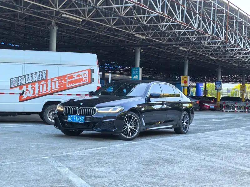 2022 BMW 5 Series Facelift 530Li Leading Edition M Sport Package — миниатюра 1
