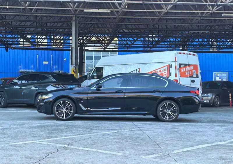 2022 BMW 5 Series Facelift 530Li Leading Edition M Sport Package — миниатюра 3