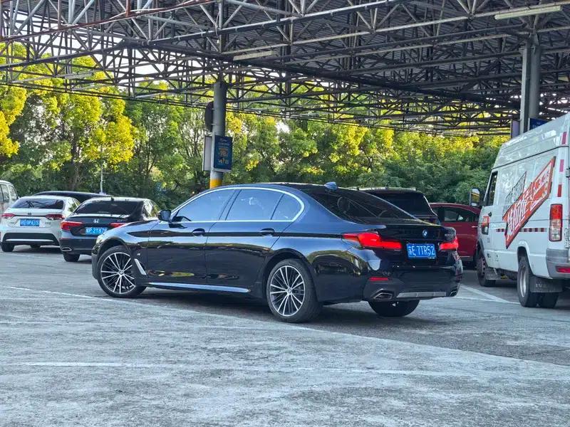 2022 BMW 5 Series Facelift 530Li Leading Edition M Sport Package — миниатюра 4