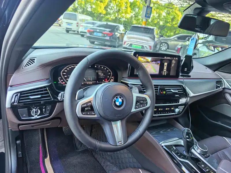 2022 BMW 5 Series Facelift 530Li Leading Edition M Sport Package — миниатюра 9
