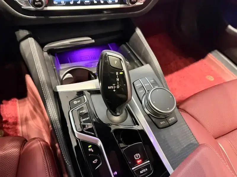2023 BMW 5 Series 530Li Luxury M Sport Package — миниатюра 12