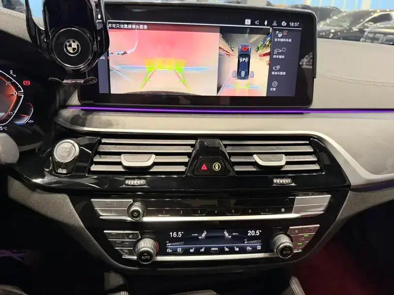 2023 BMW 5 Series 530Li Luxury M Sport Package — миниатюра 10