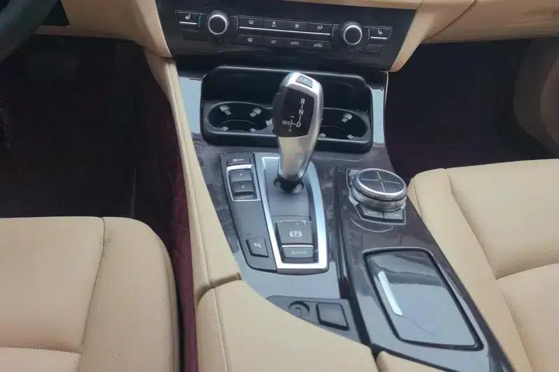 2013 BMW 5 Series 525Li Excellence Edition — миниатюра 16