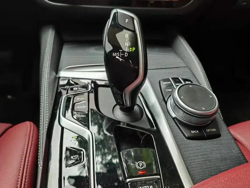 2022 BMW 5 Series, third facelift, 530Li Luxury M Sport Package — миниатюра 11
