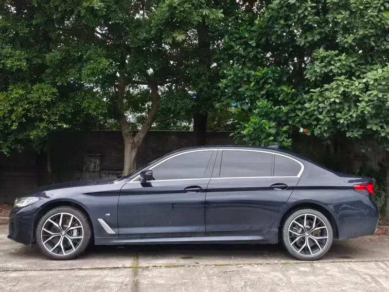 2022 BMW 5 Series, third facelift, 530Li Luxury M Sport Package — миниатюра 3
