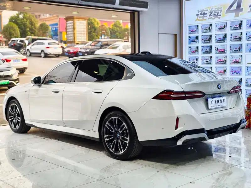2024 BMW 5 Series 525Li M Sport Package — миниатюра 5
