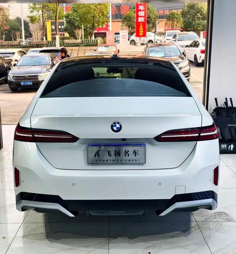 2024 BMW 5 Series 525Li M Sport Package — миниатюра 6