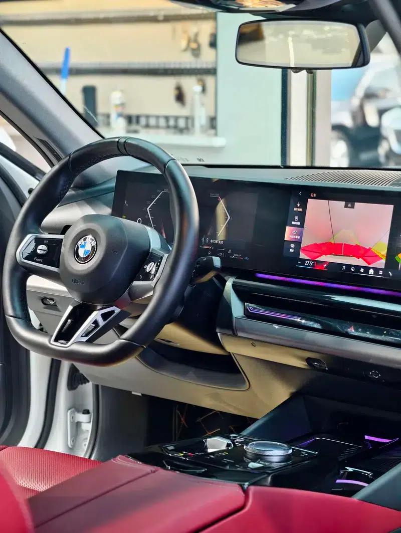 2024 BMW 5 Series 525Li M Sport Package — миниатюра 10