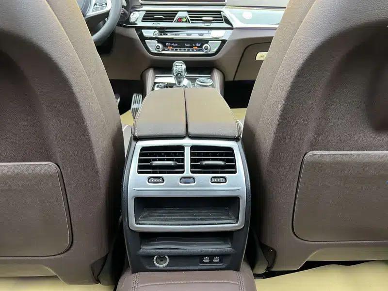 2022 BMW 5 Series 530Li xDrive M Sport Package — миниатюра 17