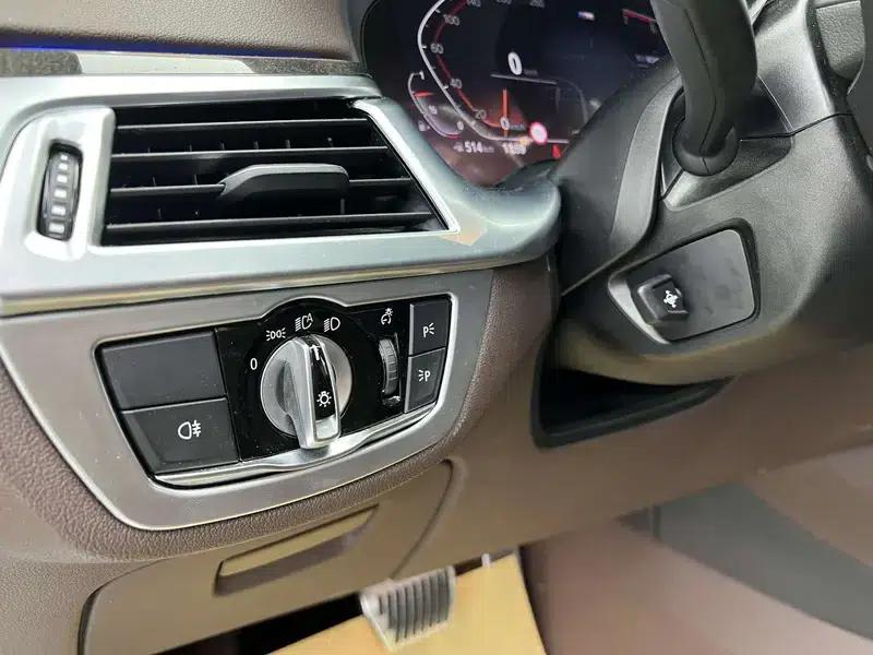 2022 BMW 5 Series 530Li xDrive M Sport Package — миниатюра 24