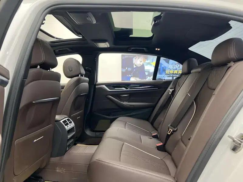 2022 BMW 5 Series 530Li xDrive M Sport Package — миниатюра 31