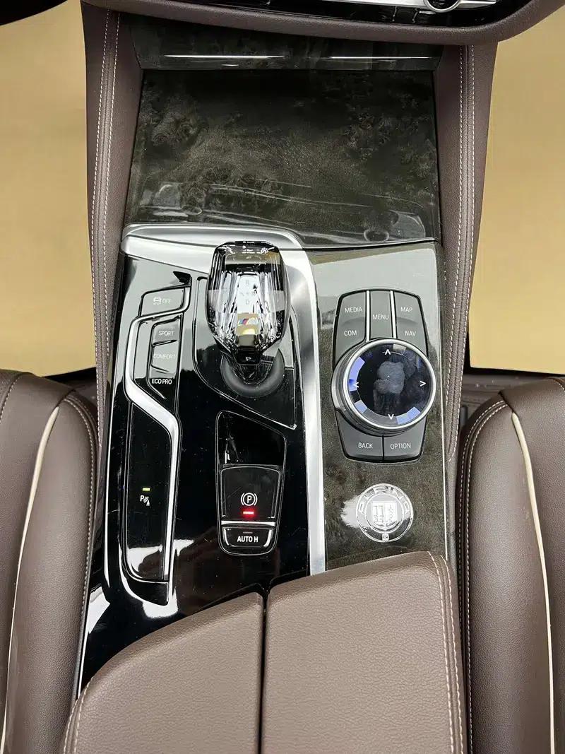 2022 BMW 5 Series 530Li xDrive M Sport Package — миниатюра 7