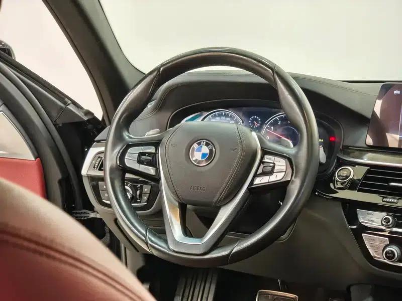 2018 BMW 5 Series Facelift 530Li Leading Edition M Sport Package — миниатюра 16