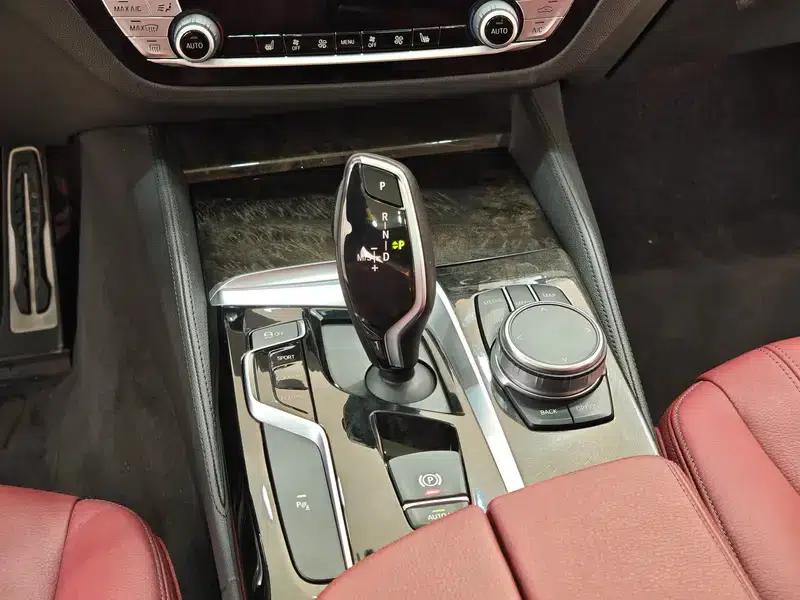 2018 BMW 5 Series Facelift 530Li Leading Edition M Sport Package — миниатюра 17
